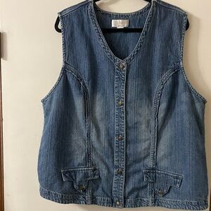 CJ Banks (2 XL) Light washed Denim Western Cowgirl Prairie Button-Up Vest